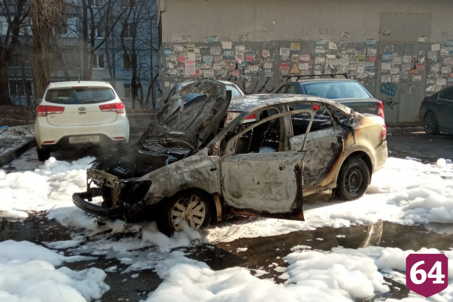 Во дворе дома на Шехурдина сгорел «Фольксваген»