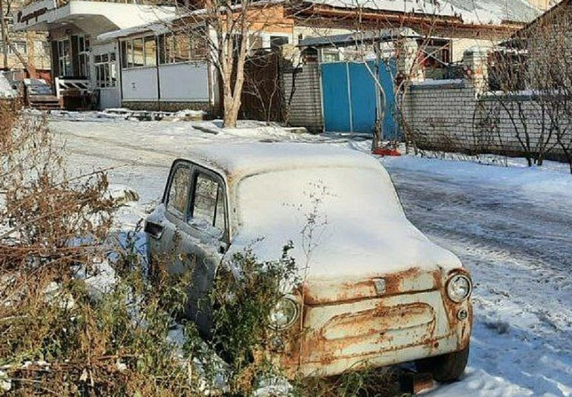 Губернатор поручил убирать мешающие чистить дороги автомобили