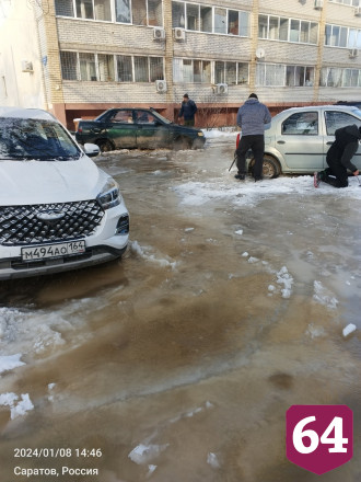 В Саратове УК накажут за вмерзшие в канализационные стоки машины