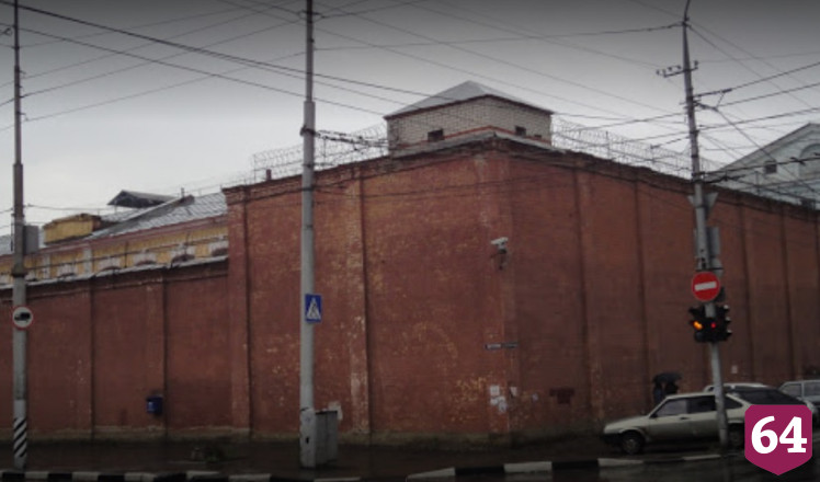 Арестант по дороге в медпункт разбил лицо инспектору СИЗО  