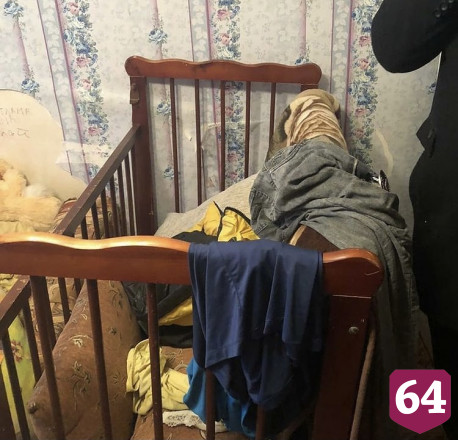 В Саратове 2-летнюю девочку забрали от пьяных родителей и поместили в больницу