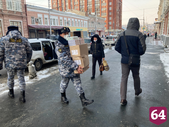 Приставы собрали гуманитарную помощь для переселенцев из Донбасса