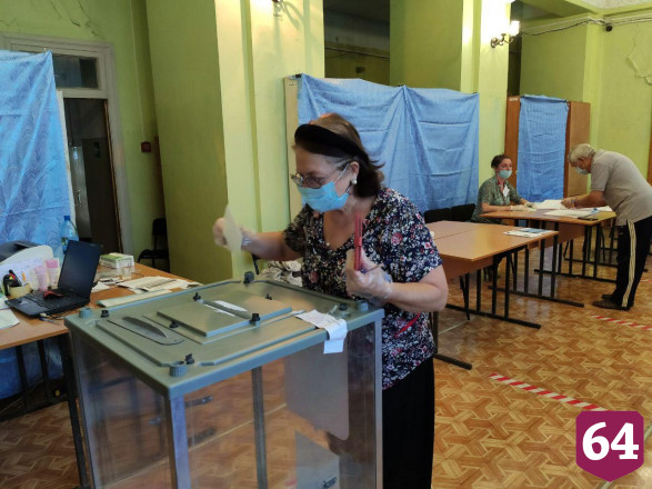 В Саратове голосовать по поправкам в Конституцию идут семьями 