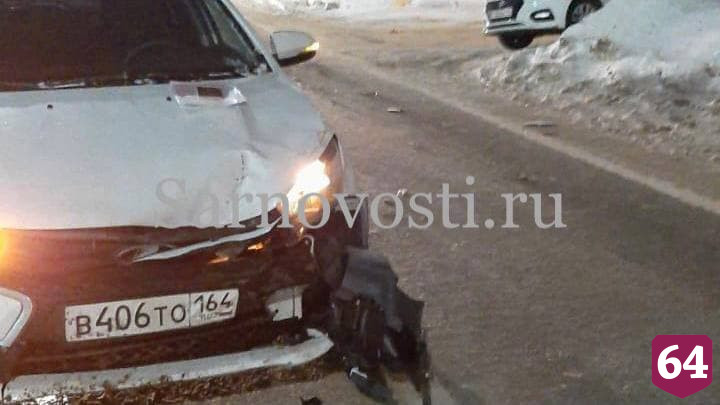 В Саратове около церкви «Веста» протаранила иномарку