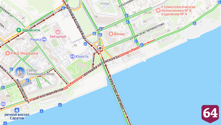 Авария парализовала движение у моста через Волгу 
