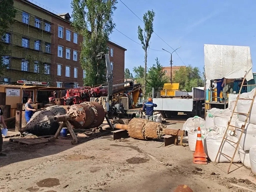 В Энгельсе пробурили и расширяют скважину для нового коллектора