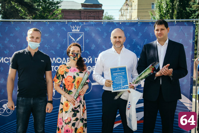 В День физкультурника в Саратове обновили Доску почета