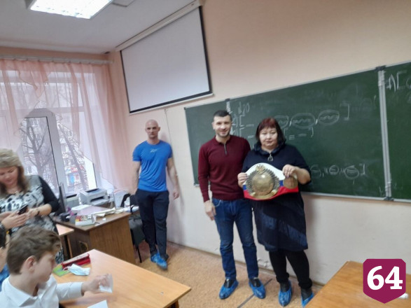 Саратовский чемпион мира по кикбоксингу проведет тренировку со школьниками