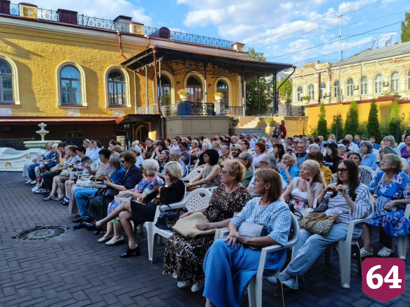 Саратовцев позвали на вечер классики в старинной усадьбе