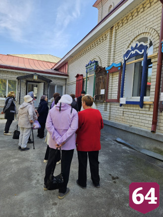 Выставка старинных наличников стала «машиной времени» для саратовских пенсионеров