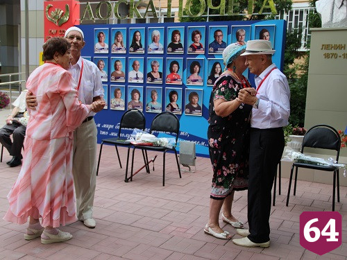 В День семьи в Энгельсском доме-интернате чествовали супружеские пары