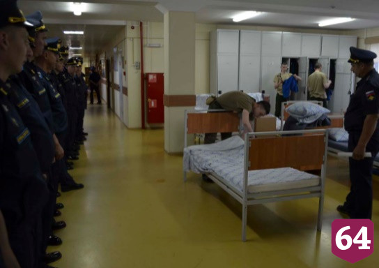 Под Саратовом старшины демонстрировали навыки стрельбы 