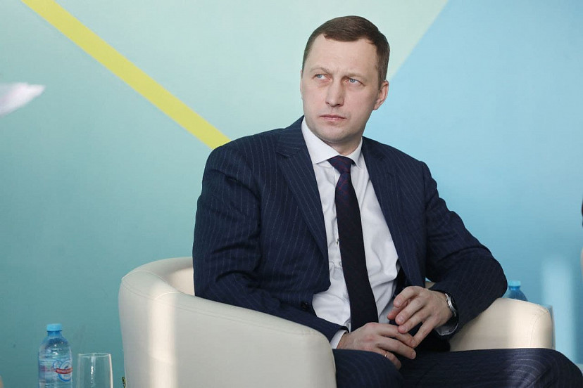 Бусаргин обсудил ремонт объектов с главами двух районов Саратовской области 