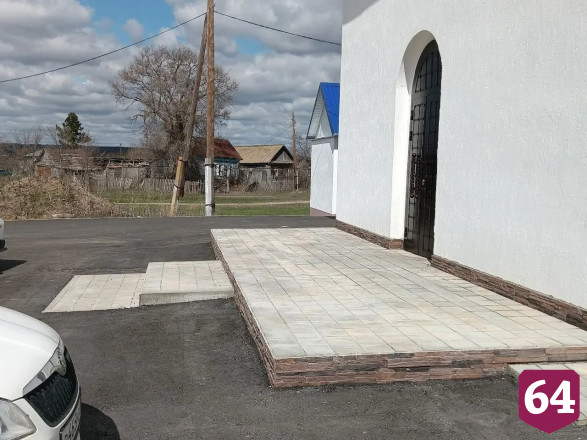 В восстановленном саратовском храме появился новый иконостас