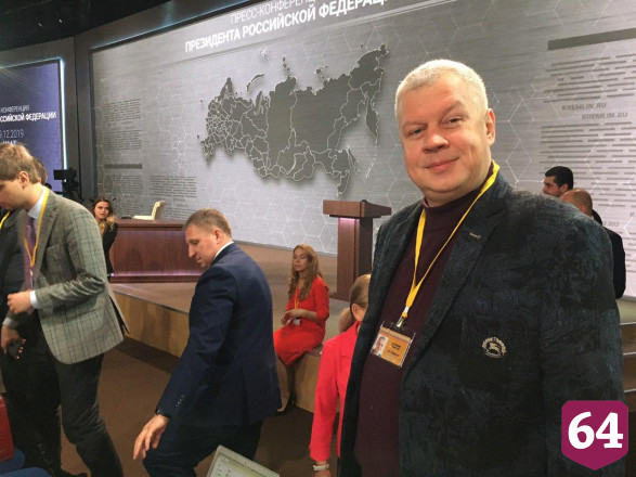 Путин начал отвечать на вопросы журналистов