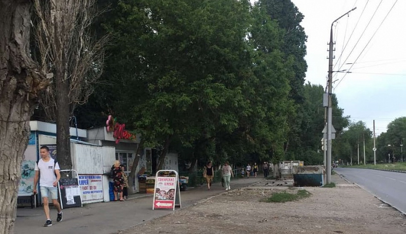 На Гвардейской демонтировали 3 торговых павильона 