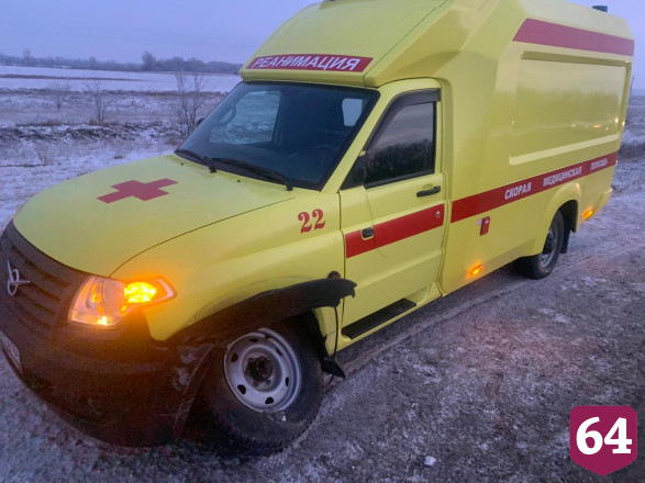На трассе под Саратовом «Лада» врезалась в автомобиль реанимации