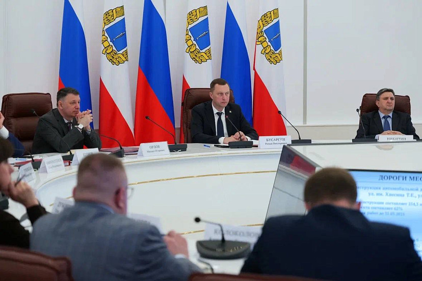 Губернатор потребовал продолжать благоустройство зеленых зон и дорог