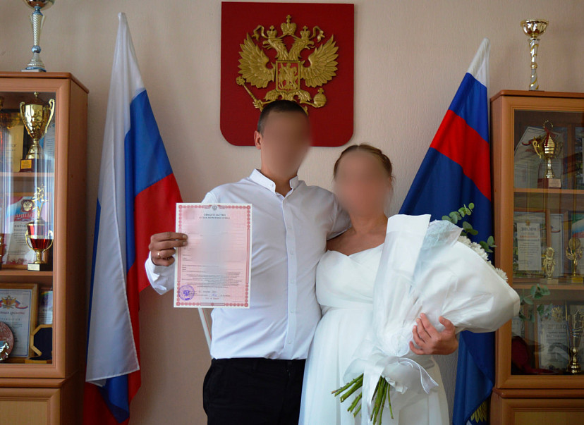 Заключенная зарегистрировала брак в женской колонии Саратовской области
