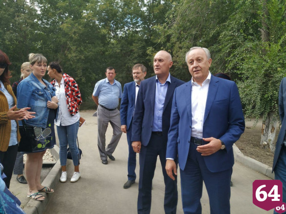 Губернатор дал главе Перелюбского района 2 недели на строительство детской площадки 