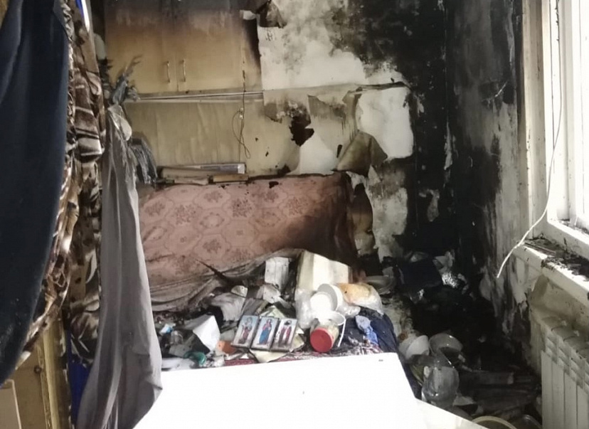 Саратовские пожарные отбили от огня дом на две семьи