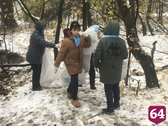 Саратовцы собрали у водоемов 4,3 тысячи кубометров мусора