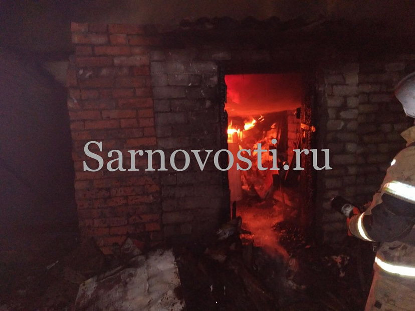 В Саратове полыхали гаражи и сараи
