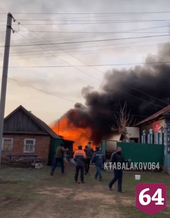 Саратовским пожарным удалось отстоять дом от огня