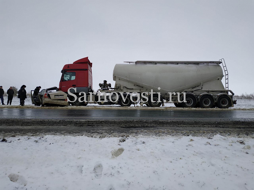 В аварии с цементовозом под Саратовом разбились 3 граждан Чечни