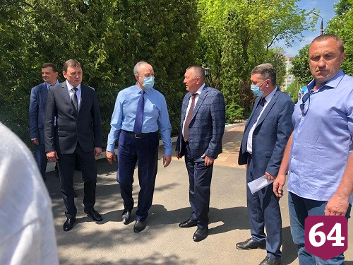 Губернатор поблагодарил коллектив Энгельсского дома-интерната за труд