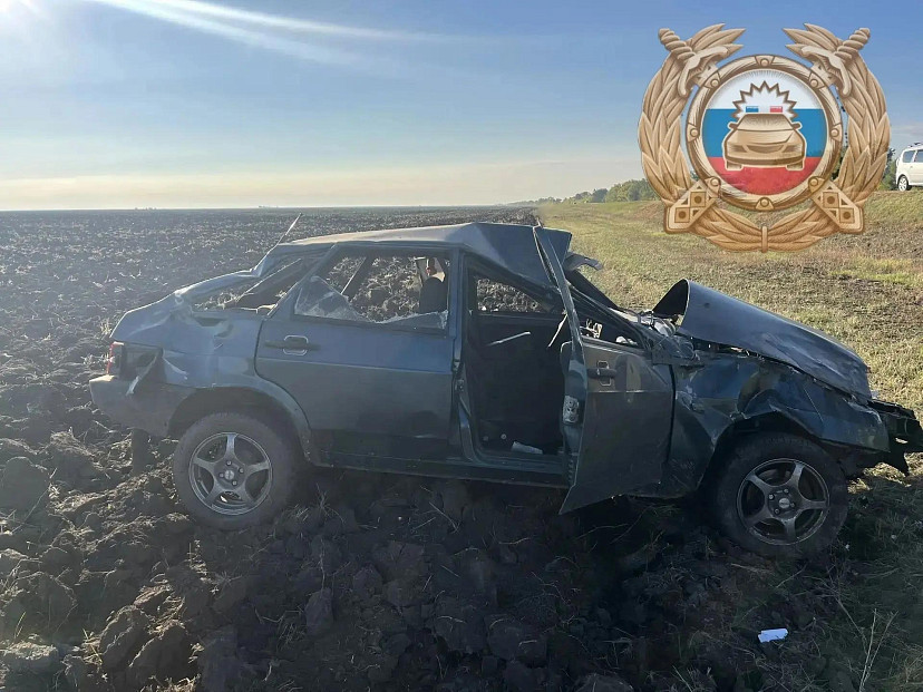 Мужчина покалечился при опрокидывании автомобиля в Саратовской области