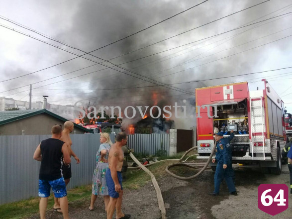В Саратове пьяный мужчина устроил пожар в доме соседей