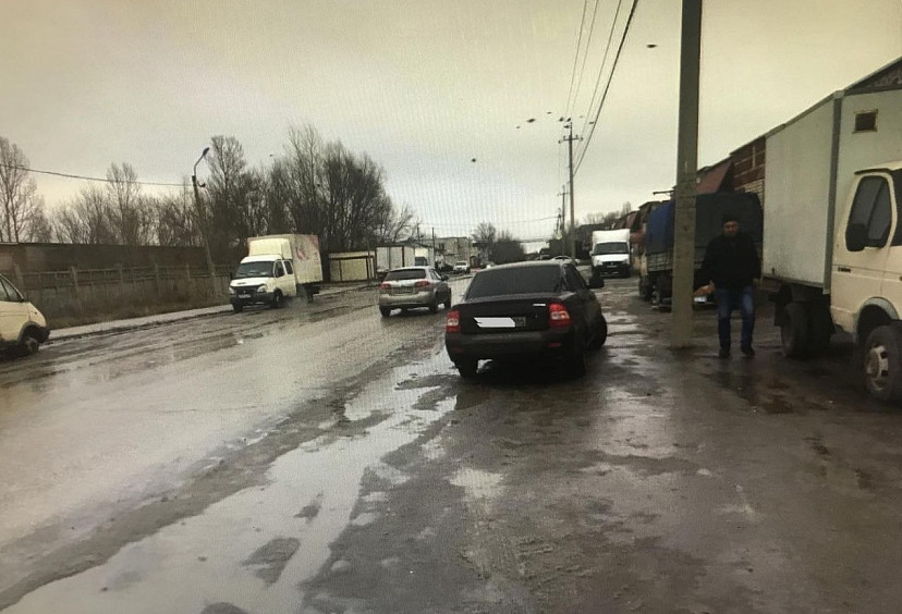 Пешехода сбили на территории торговой базы под Саратовом