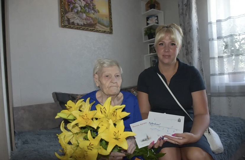 Губернатор и президент поздравили с 98-летием саратовскую труженицу