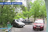 В Саратове автоледи протаранила машину у подъезда и скрылась