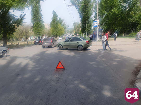 В Саратове девушка на «Гранте» сбила пешехода