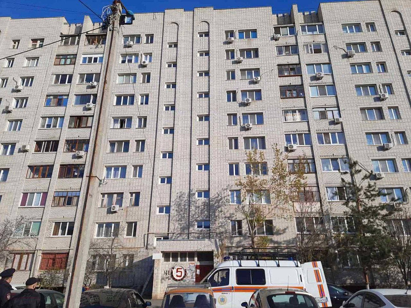 Под Саратовом мужчина разбился при падении с 10-го этажа 