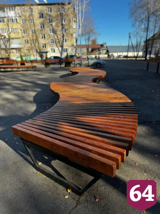 В городе на месте пустыря сделали зону отдыха с необычными элементами дизайна