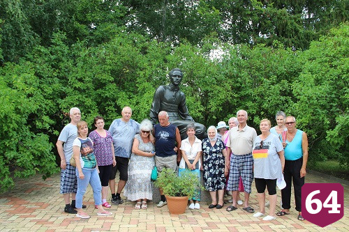 Туристам из Энгельсского дома-интерната устроили экскурсию по лермонтовским местам 