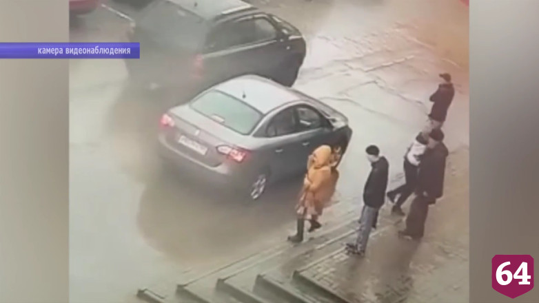 Саратовец поднял чужой телефон на улице и попал под статью