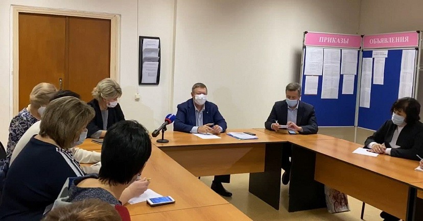 Депутат Госдумы раскритиковал чиновников за зарплаты учителей