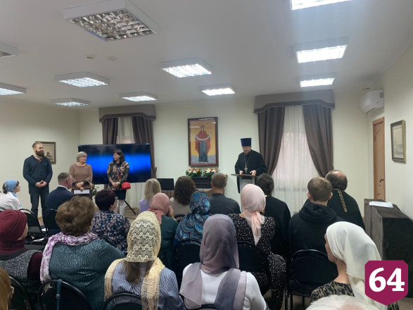 На Покровских чтениях показали фильм о саратовском священнике