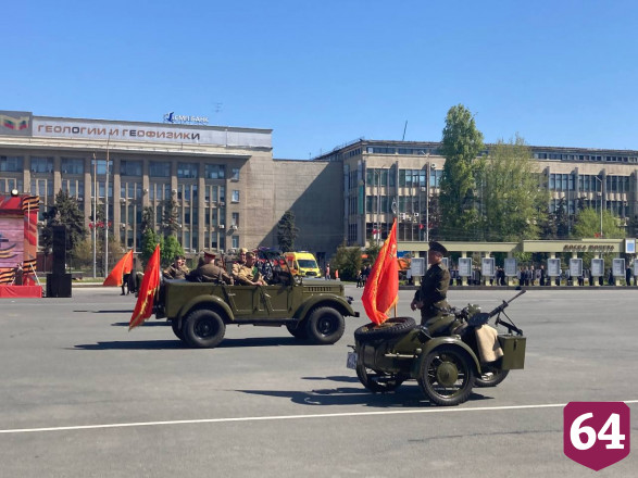 В Саратове состоялось торжественное прохождение войск в честь Дня Победы