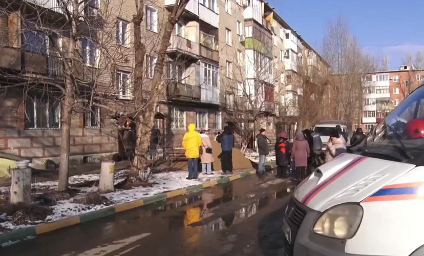 В подъезде с рухнувшей лестницей сделали временный марш