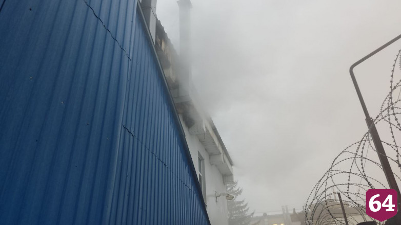В Саратове пожарные вывели женщину из горящей сауны