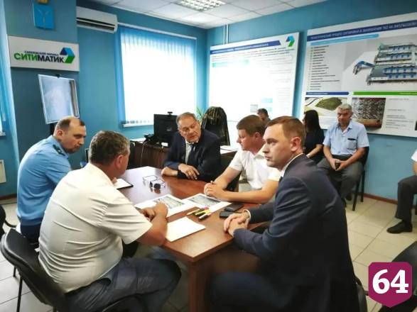 На полигоне в Энгельсе обсыпают грунтом очаги тления