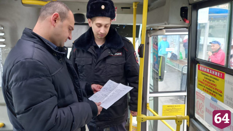 Чиновники с полицейскими проверили саратовские маршрутки