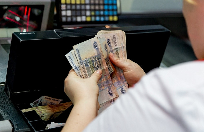 В Саратове консультант магазина обчистила кассу