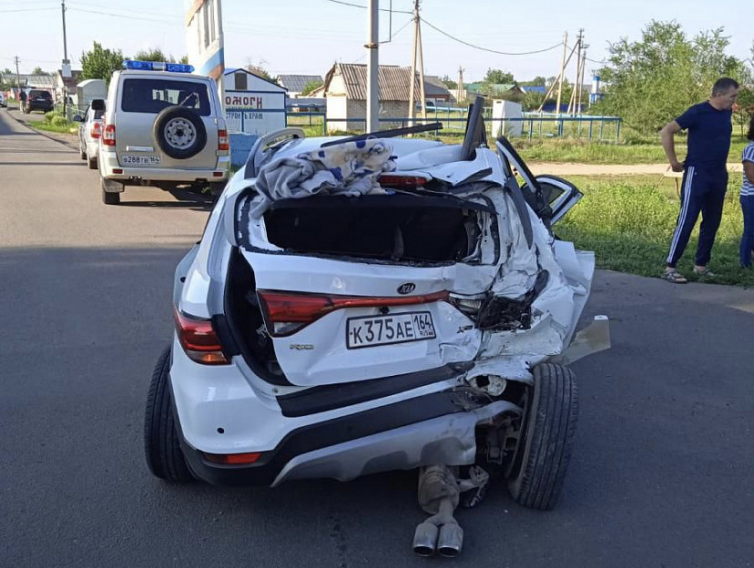Три человека пострадали в массовом ДТП с автобусом под Саратовом  