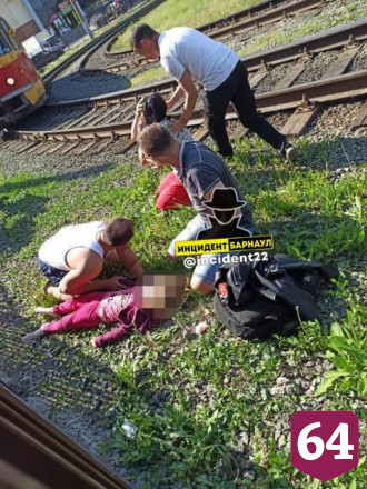 После падения детей с батута в Барнауле проверят саратовские аттракционы
